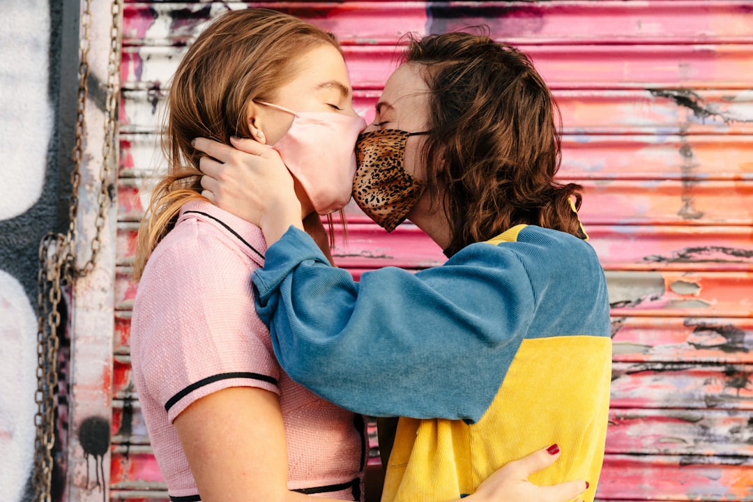 man in white polo shirt kissing woman in white shirt